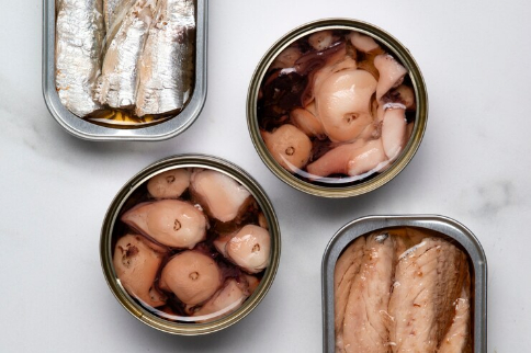 Новосибирский бизнесмен выручил 95 миллионов на нелегальных консервах