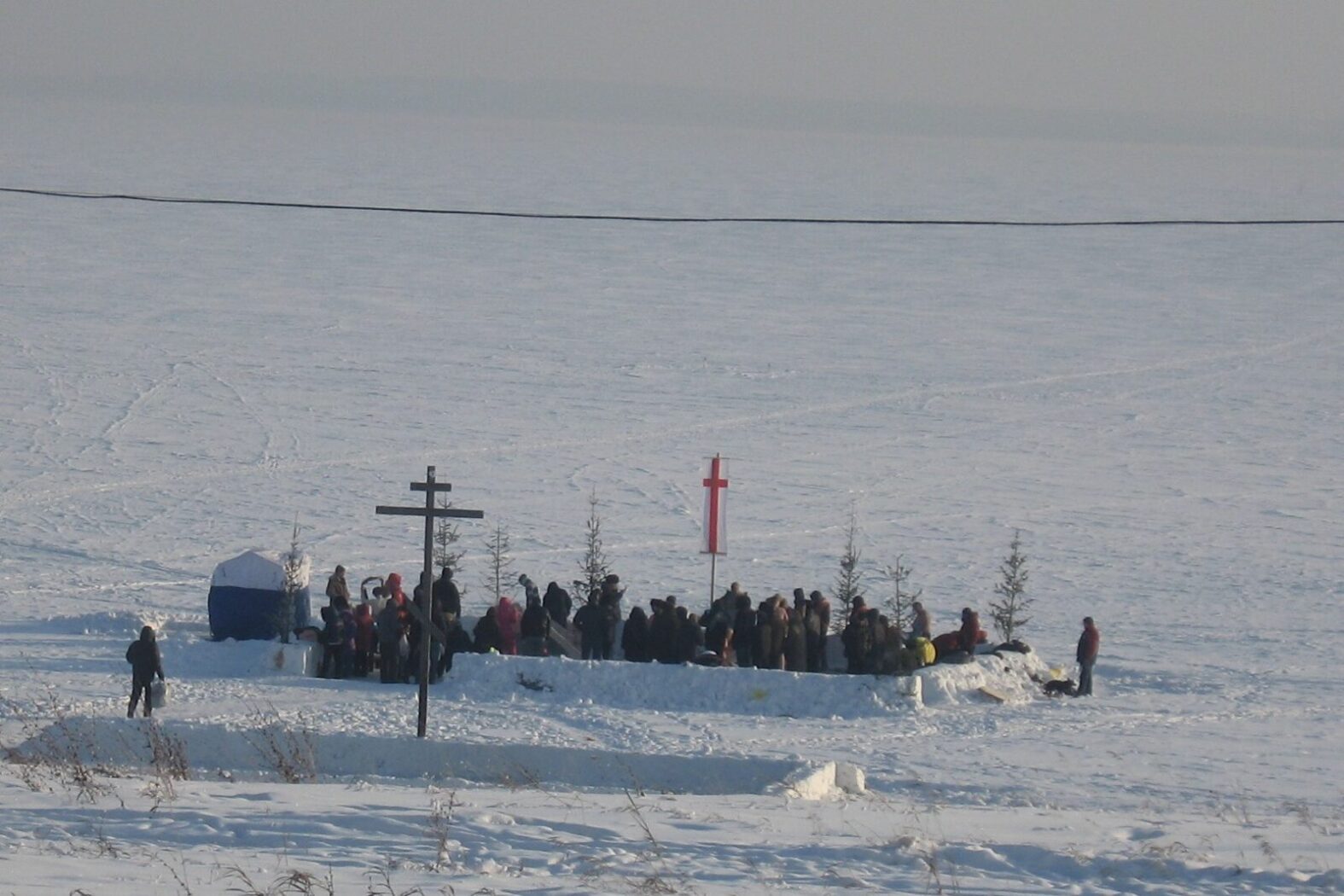 Зачем новосибирцы купаются в проруби на Крещение