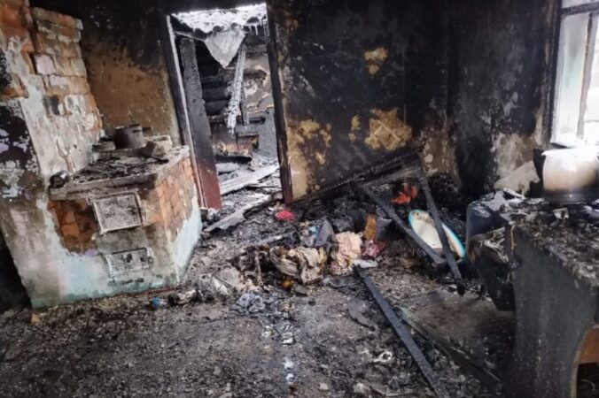 Под Новосибирском братья убили гостя и сожгли тело вместе со своим домом