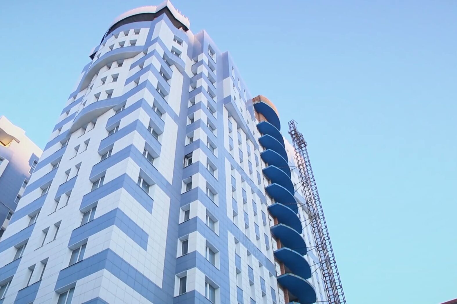 В Новосибирске суд арестовал долгострой Pool House на Тополевой