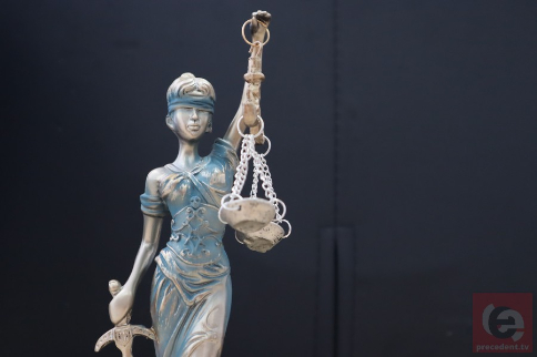 Экс-сотрудника новосибирского ГУФСИН судят за взятки