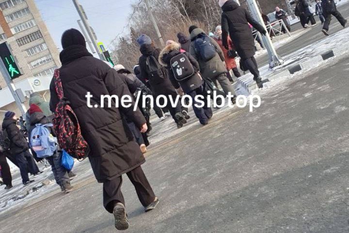 В Новосибирске эвакуировали школу №142