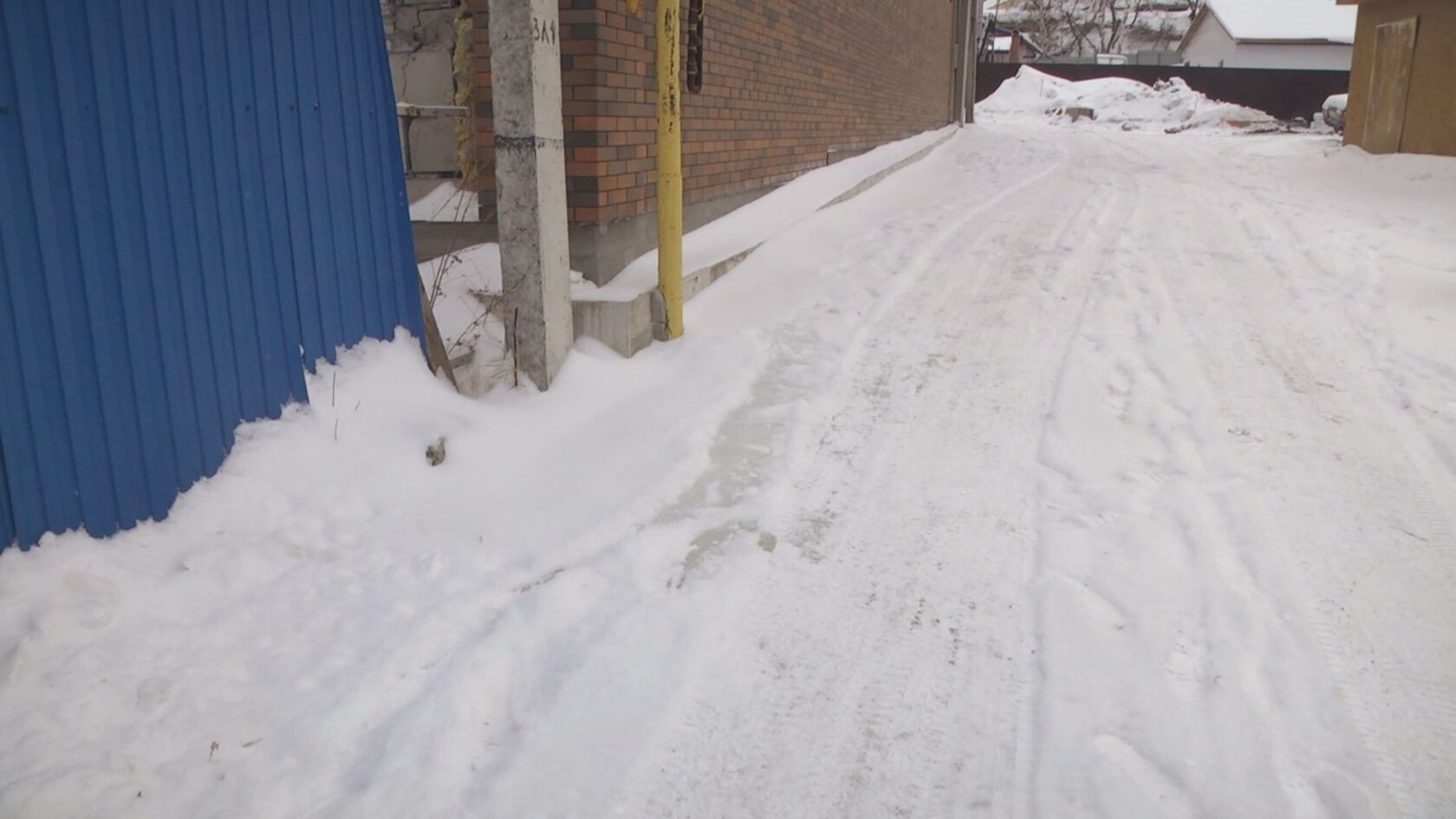 В Новосибирске бесхозная канализация топит частный сектор в Дзержинке