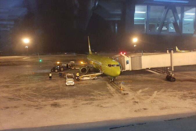 В Новосибирском аэропорту девять рейсов задерживаются из-за непогоды