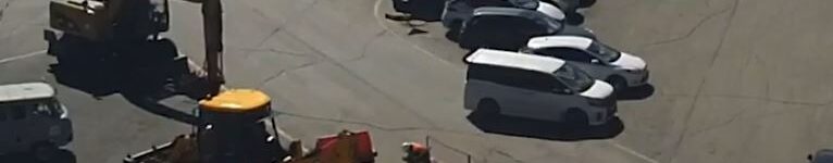В центре Новосибирска у площади Ленина образовалась яма из-за прорыва водовода Снимок
