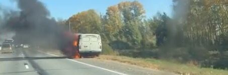 «Буханка» сгорела дотла: под Новосибирском УАЗ вспыхнул на трассе Снимок (18)
