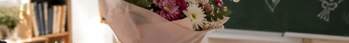 «Учитель – это образ жизни»: Андрей Травников и Максим Кудрявцев поздравили педагогов День учителя