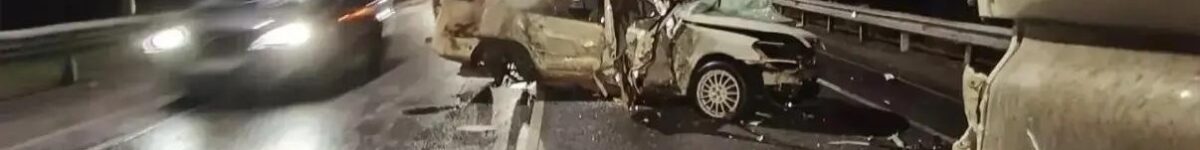 Toyota вылетела на встречку и столкнулась с автобусом и фурой на трассе под Новосибирском IMG_20261013_084719 (1)