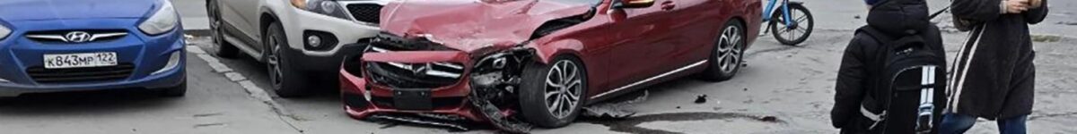 «Проскочить не вышло»: Mercedes протаранил Volkswagen на перекрёстке Кирова и Сакко и Ванцетти в Новосибирске IMG_20261014_145940